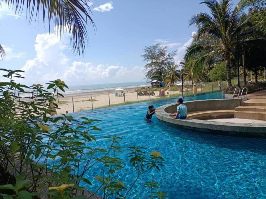 Timurbay Seafront Residence By Ozzy Azizi กวนตัน ภายนอก รูปภาพ