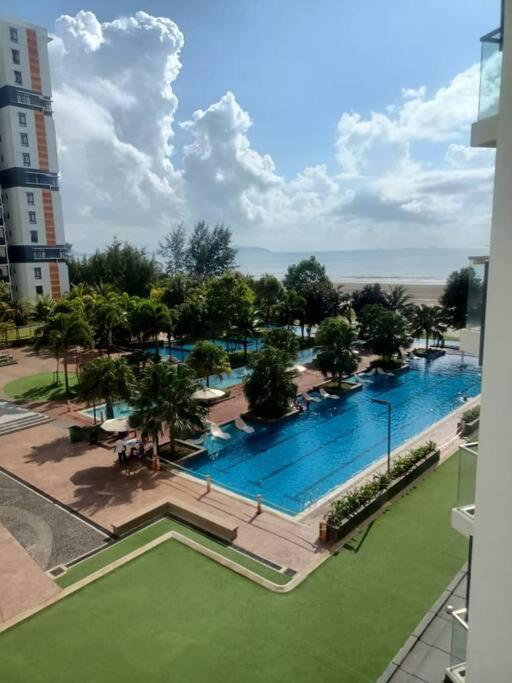 Timurbay Seafront Residence By Ozzy Azizi กวนตัน ภายนอก รูปภาพ