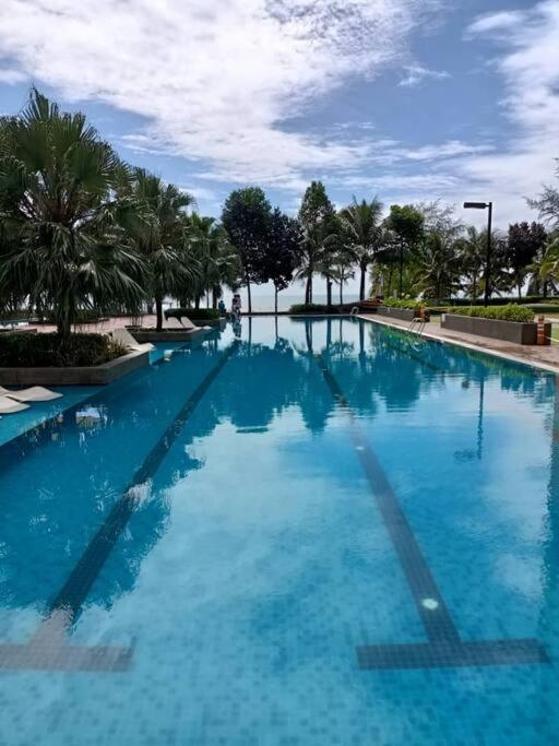 Timurbay Seafront Residence By Ozzy Azizi กวนตัน ภายนอก รูปภาพ